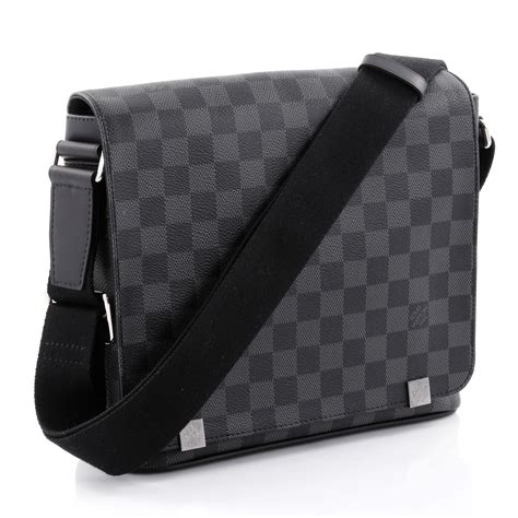 louis vuitton district nm messenger bag|Louis Vuitton taiga Messenger bag.